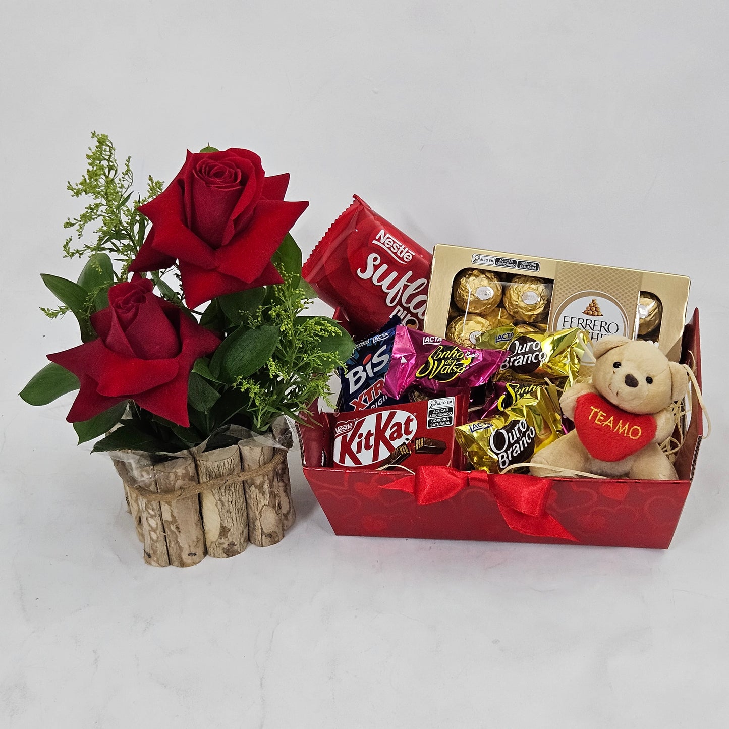 Cesta de San Valentin con Bombones y Vino Rosado