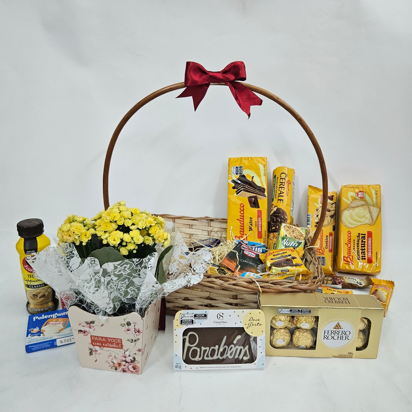 Cesta de Café da Manhã Parabéns com Flores