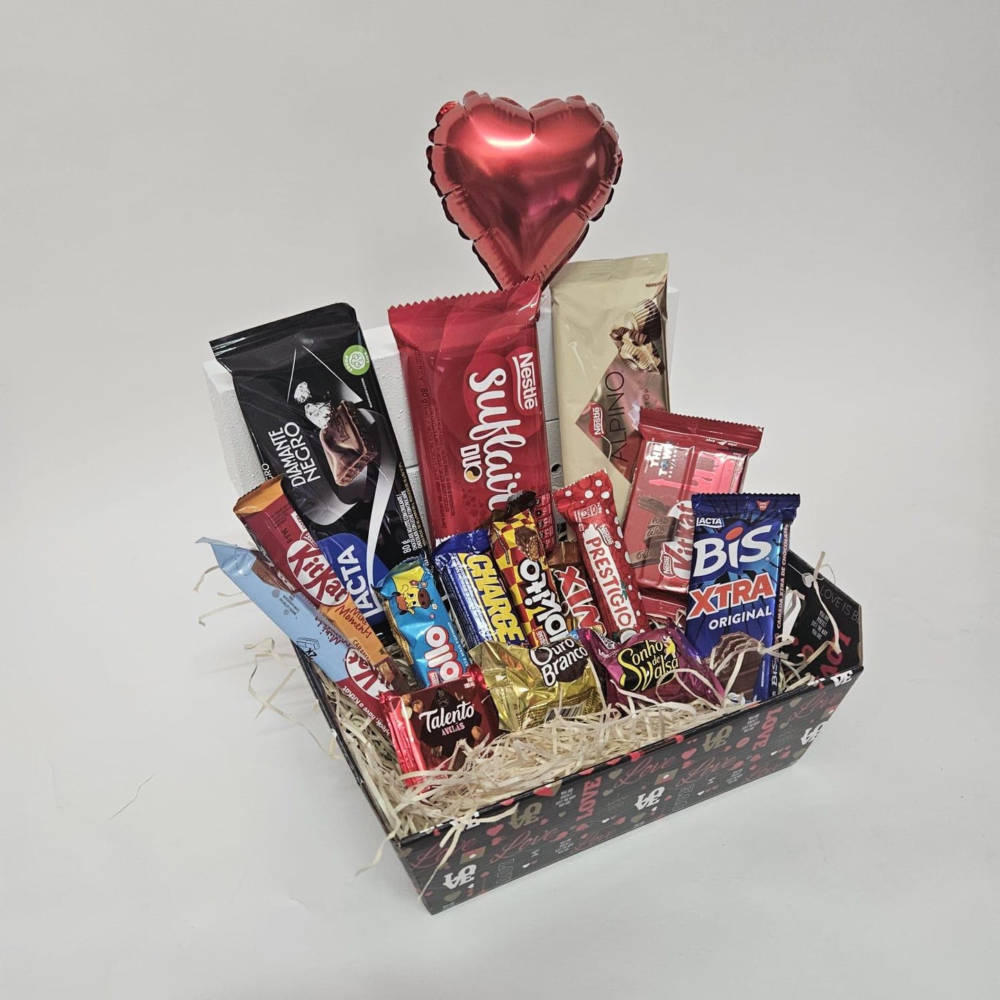 Cesta Carinho com Chocolates com Balão Coração - Cestas Company