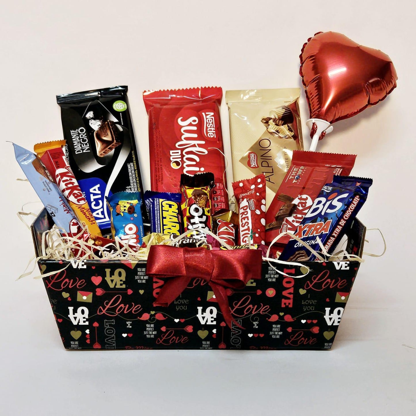 Cesta Carinho com Chocolates com Balão Coração - Cestas Company