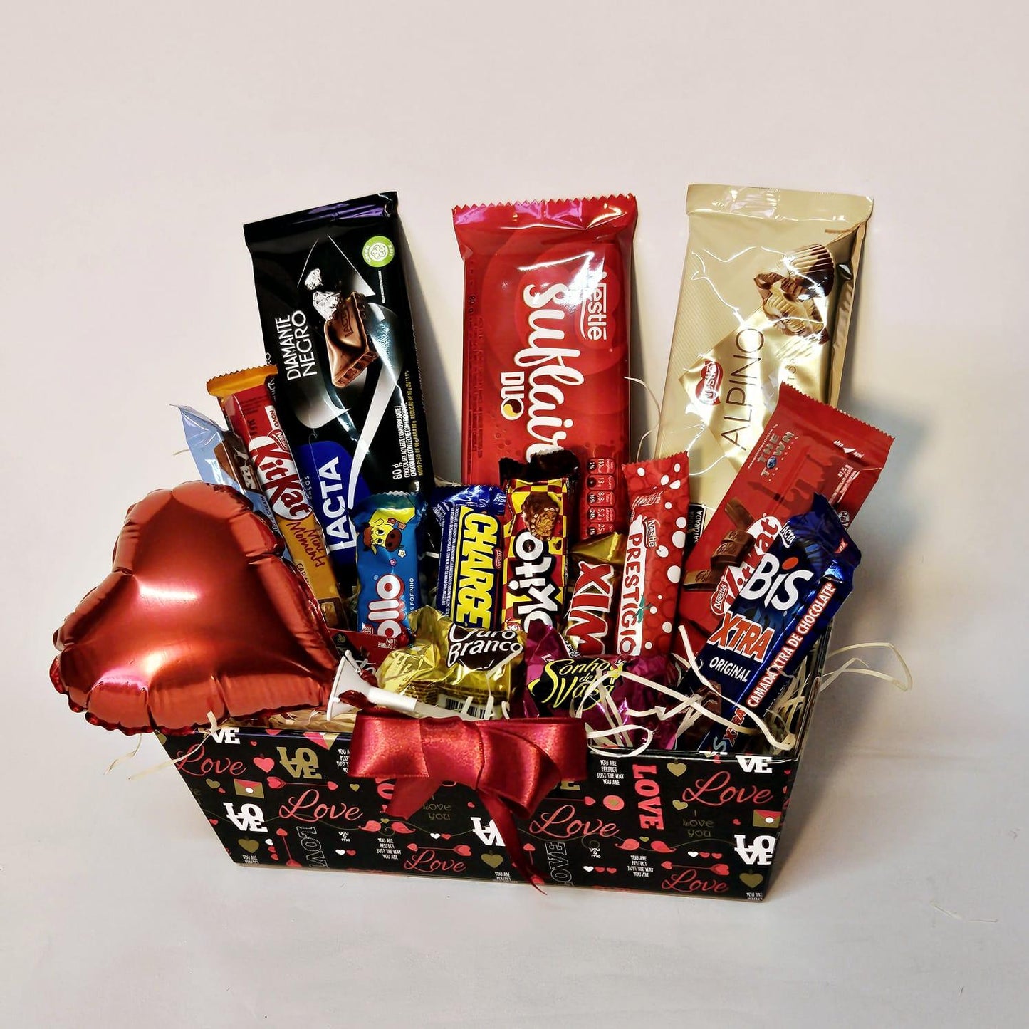 Cesta Carinho com Chocolates com Balão Coração - Cestas Company