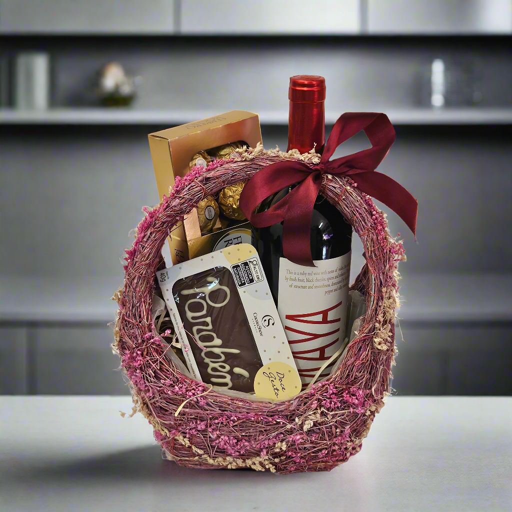 Cesta Floral com Vinhos e Chocolates