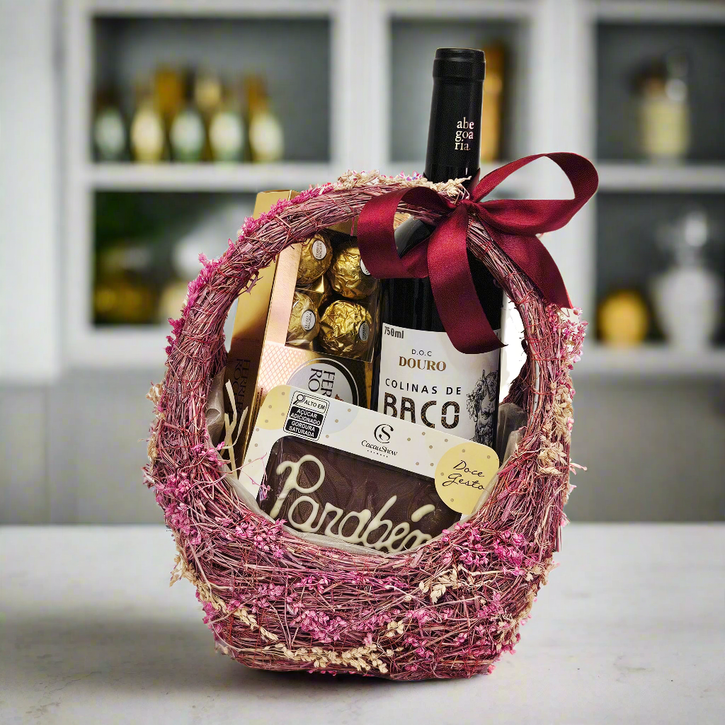 Cesta Floral com Vinhos e Chocolates