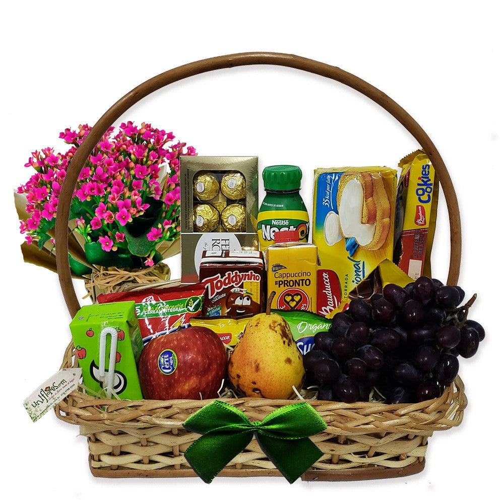 Cesta de Café da Manhã Delicado com Flores, Frutas e Chocolates