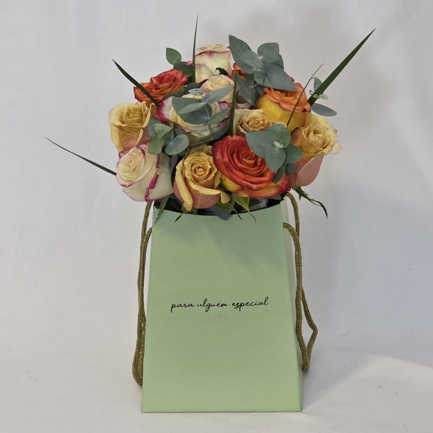 Buque Encanto Floral com Lindt Lindor