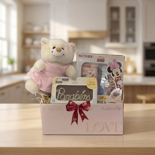 Cesta Encanto da Menina — foto do produto real em cena ilustrativa