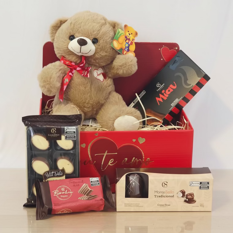 Cesta Love com Ursinho e delícias Cacau Show