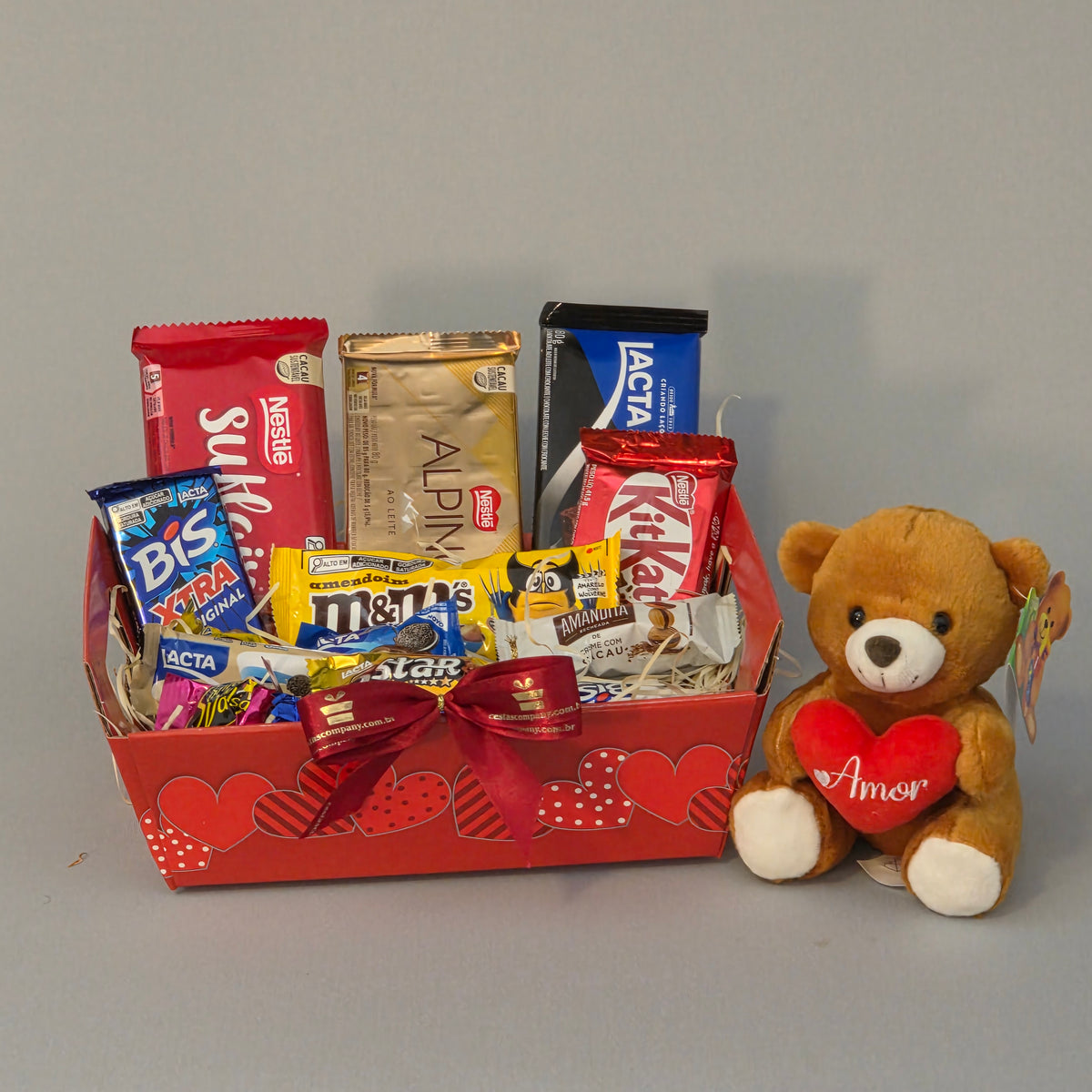 Cesta Carinho com Chocolates e Pelúcia