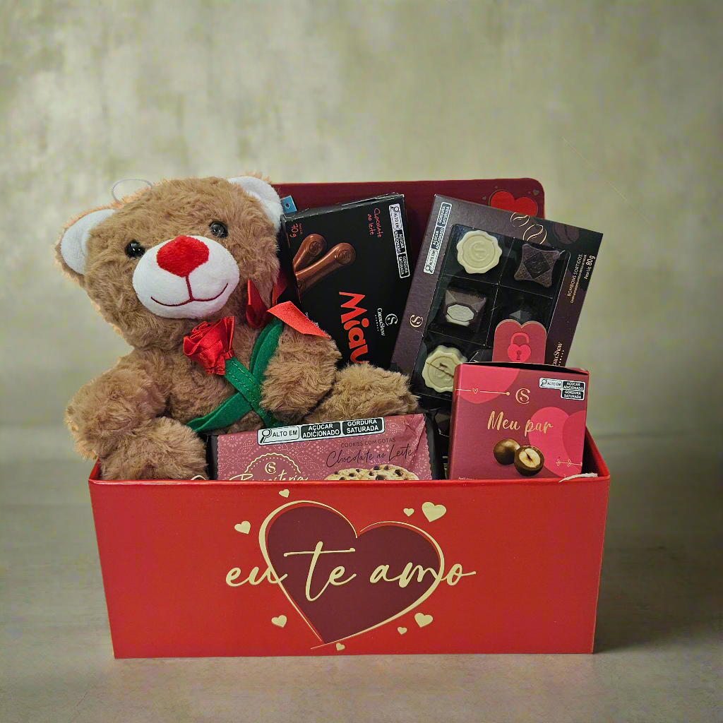Cesta Love com Ursinho e delícias Cacau Show