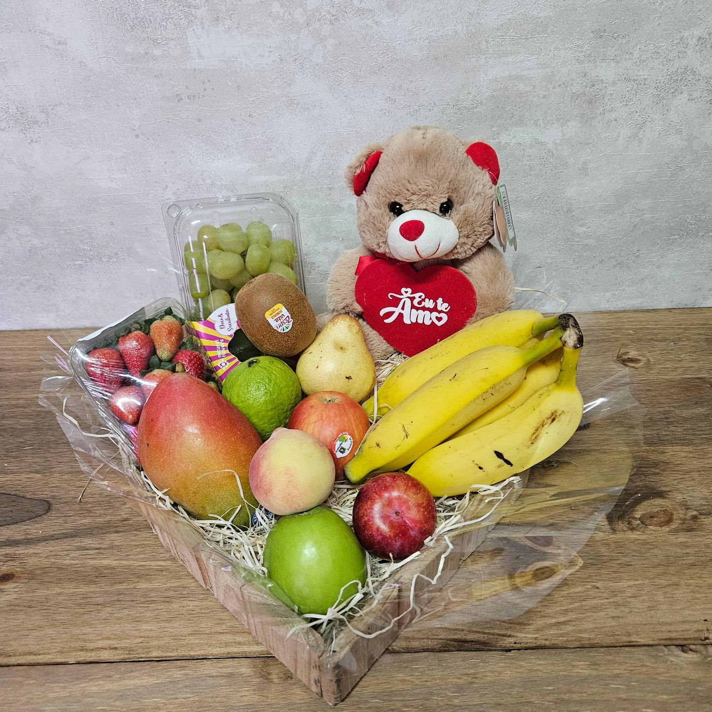 Cesta Love Fruit Luxo com Urso Eu Te Amo - Cestas Company